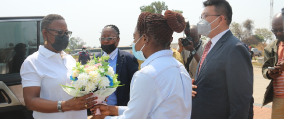 刚果（金）国家矿业部长访问卢阿拉巴铜冶炼股份有限公司