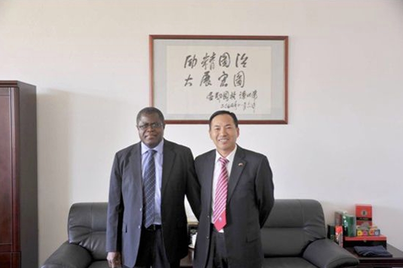 赞比亚矿业部部长雅卢玛到中色非矿参观考察