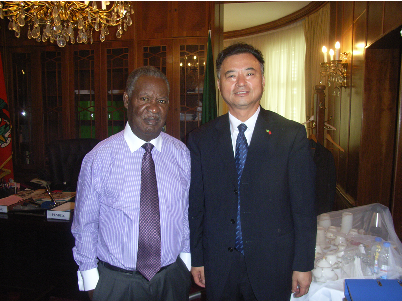 2011年10月20日,赞比亚新任总统萨塔在总统府会见中国有色矿业有限公司总 ...